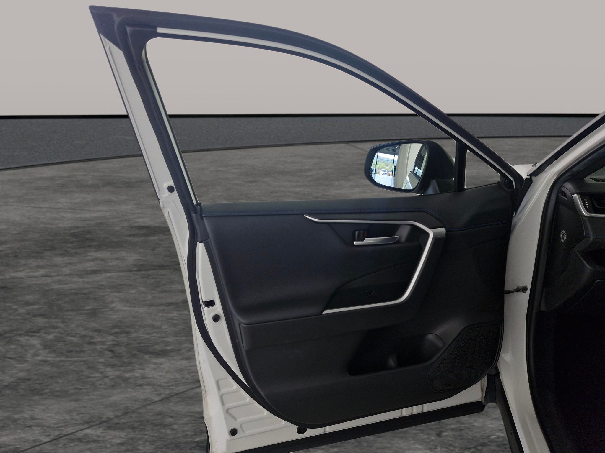 Main listing image - Toyota RAV4