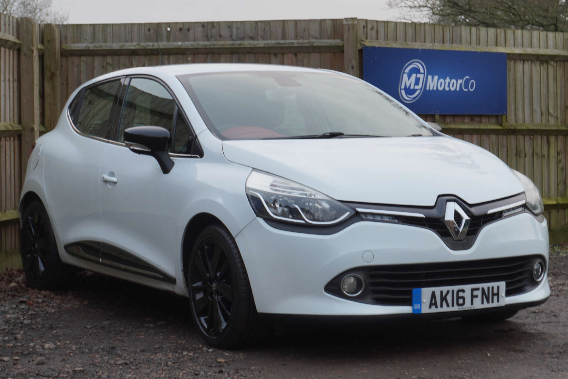 Main listing image - Renault Clio