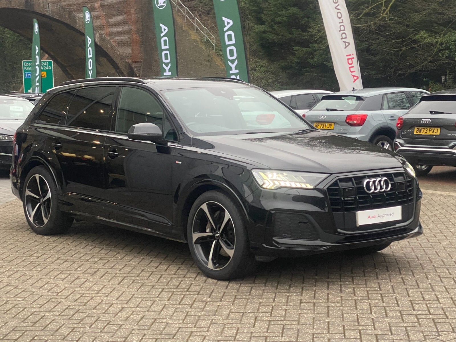 Main listing image - Audi Q7