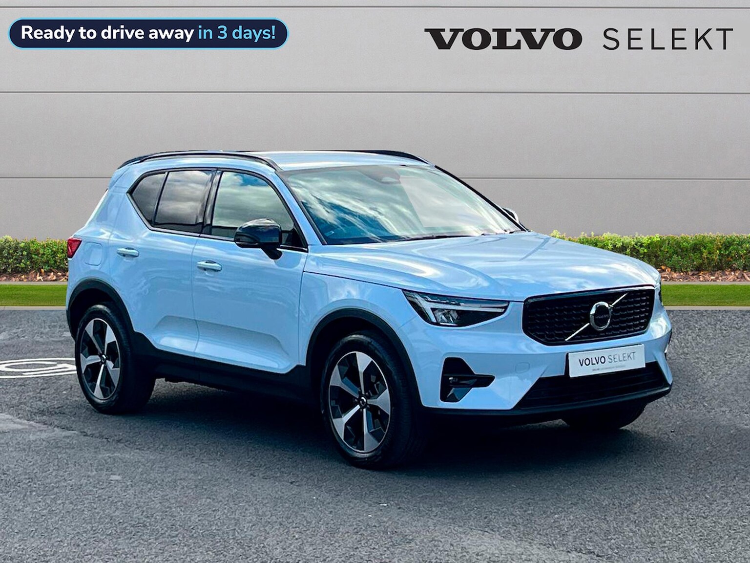 Main listing image - Volvo XC40