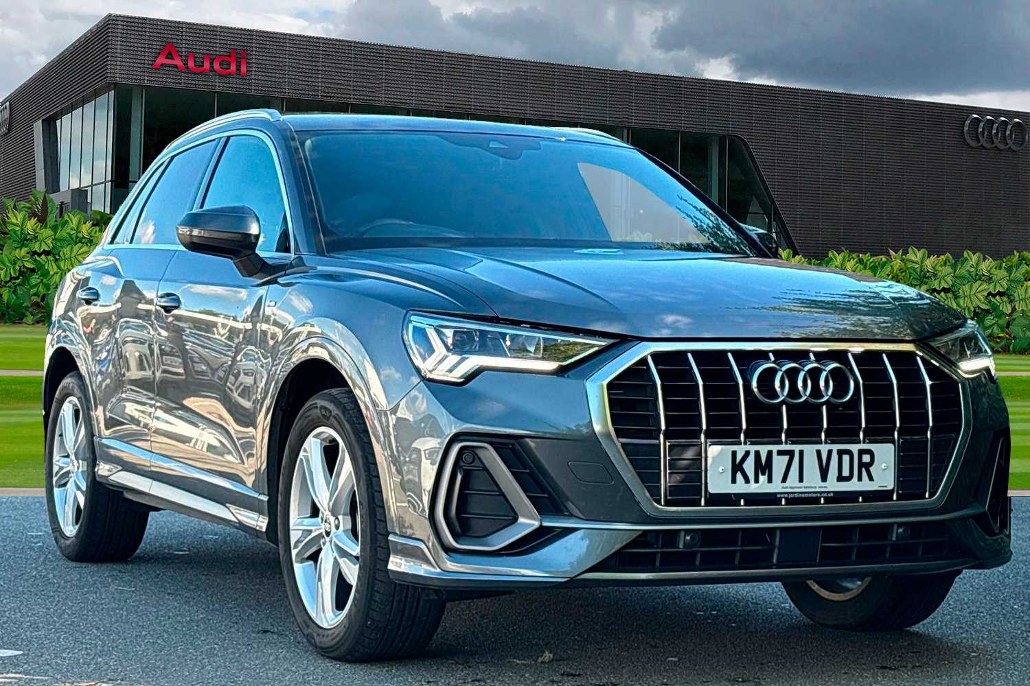 Main listing image - Audi Q3