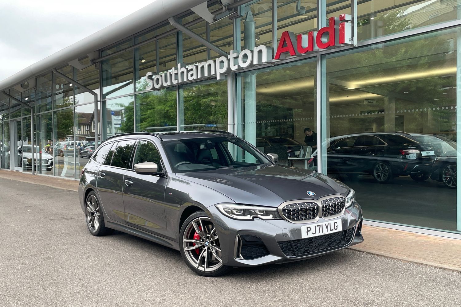 Main listing image - BMW 3 Series Touring