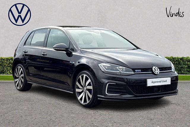 Main listing image - Volkswagen Golf GTE