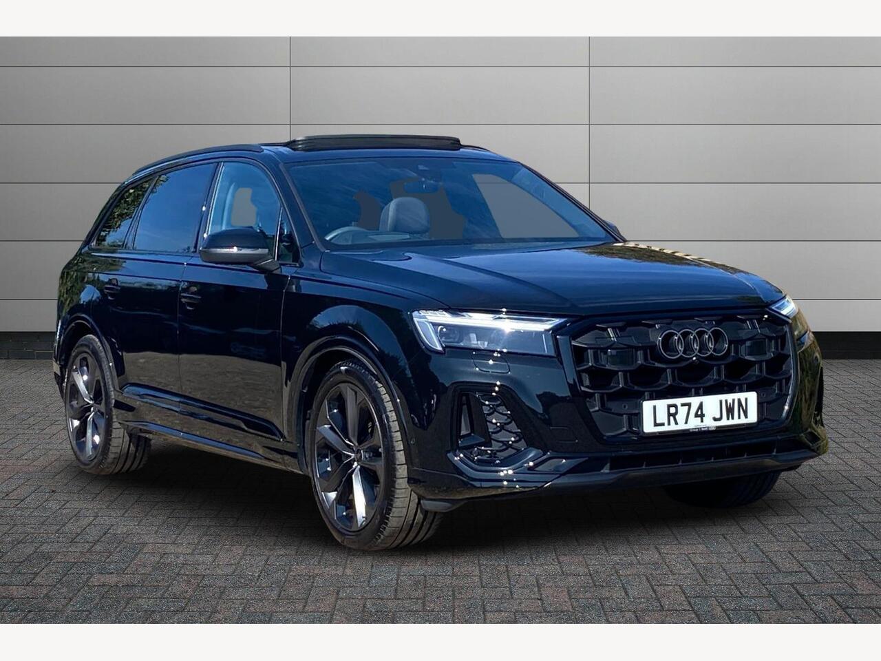 Main listing image - Audi Q7
