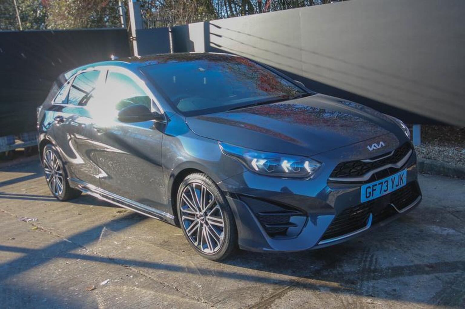 Main listing image - Kia Ceed