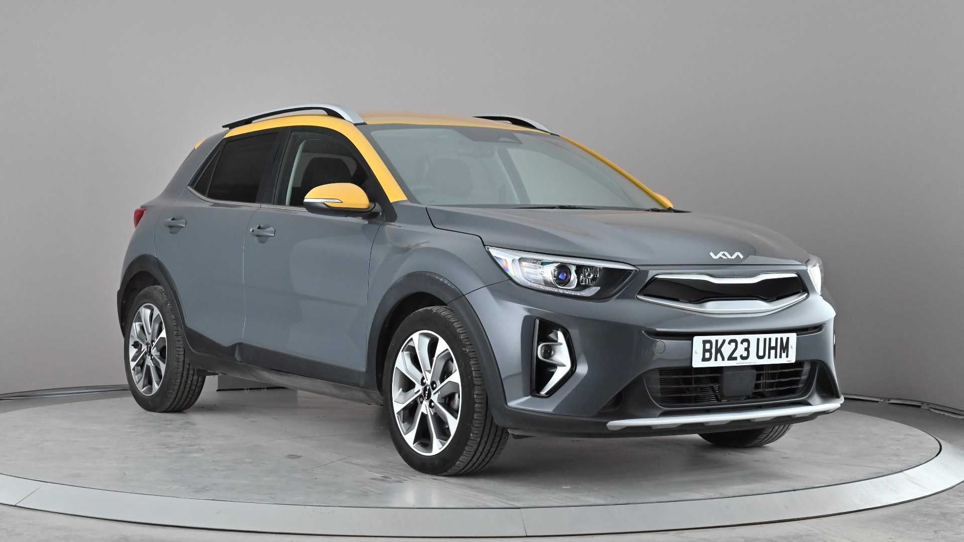 Main listing image - Kia Stonic