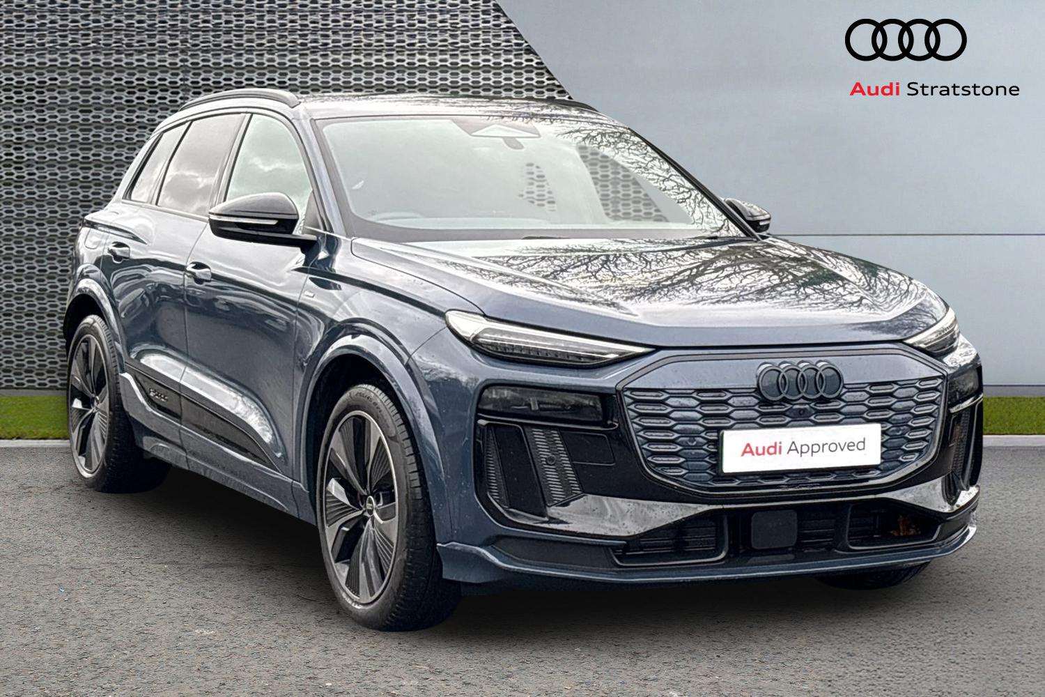 Main listing image - Audi Q6 e-tron