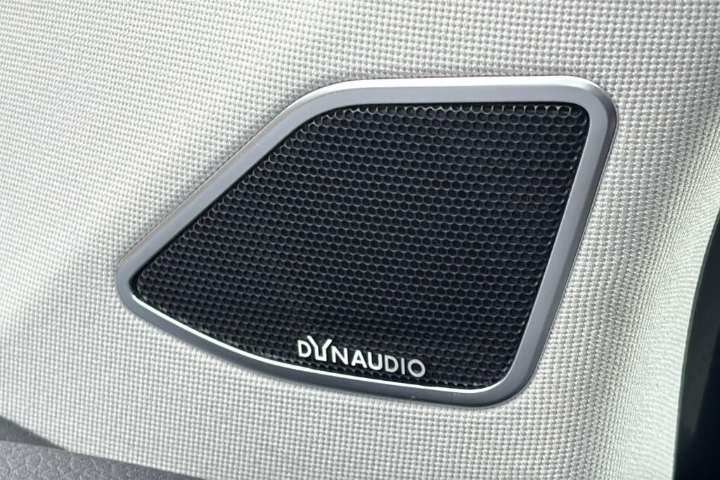 Main listing image - Volkswagen Caravelle