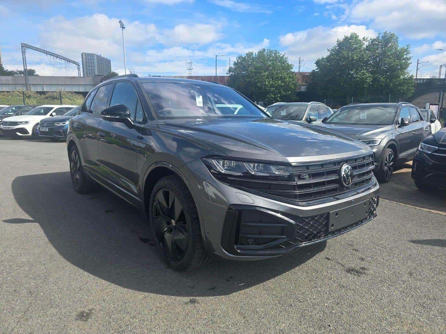 Main listing image - Volkswagen Touareg