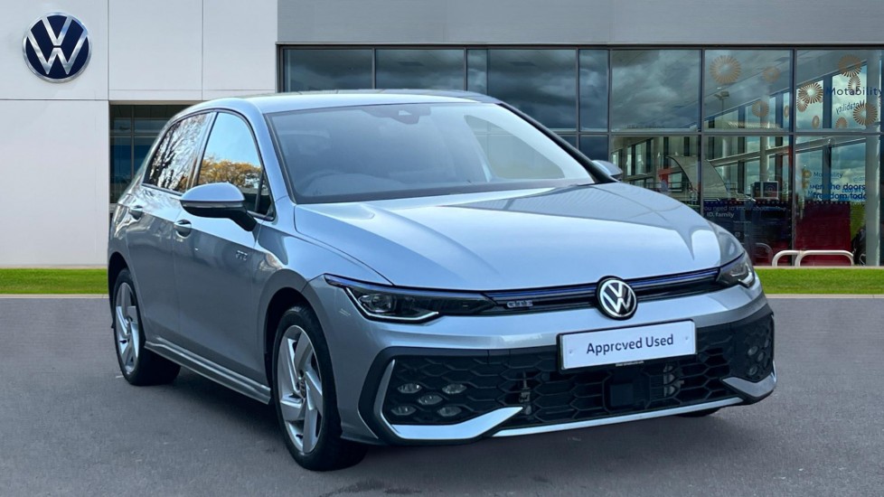 Main listing image - Volkswagen Golf GTE