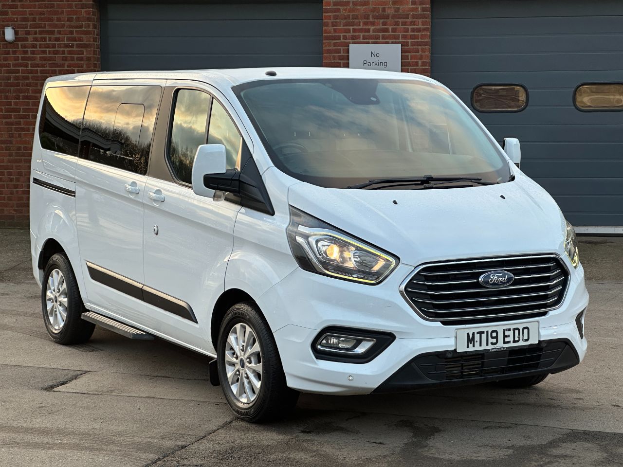 Main listing image - Ford Tourneo Custom