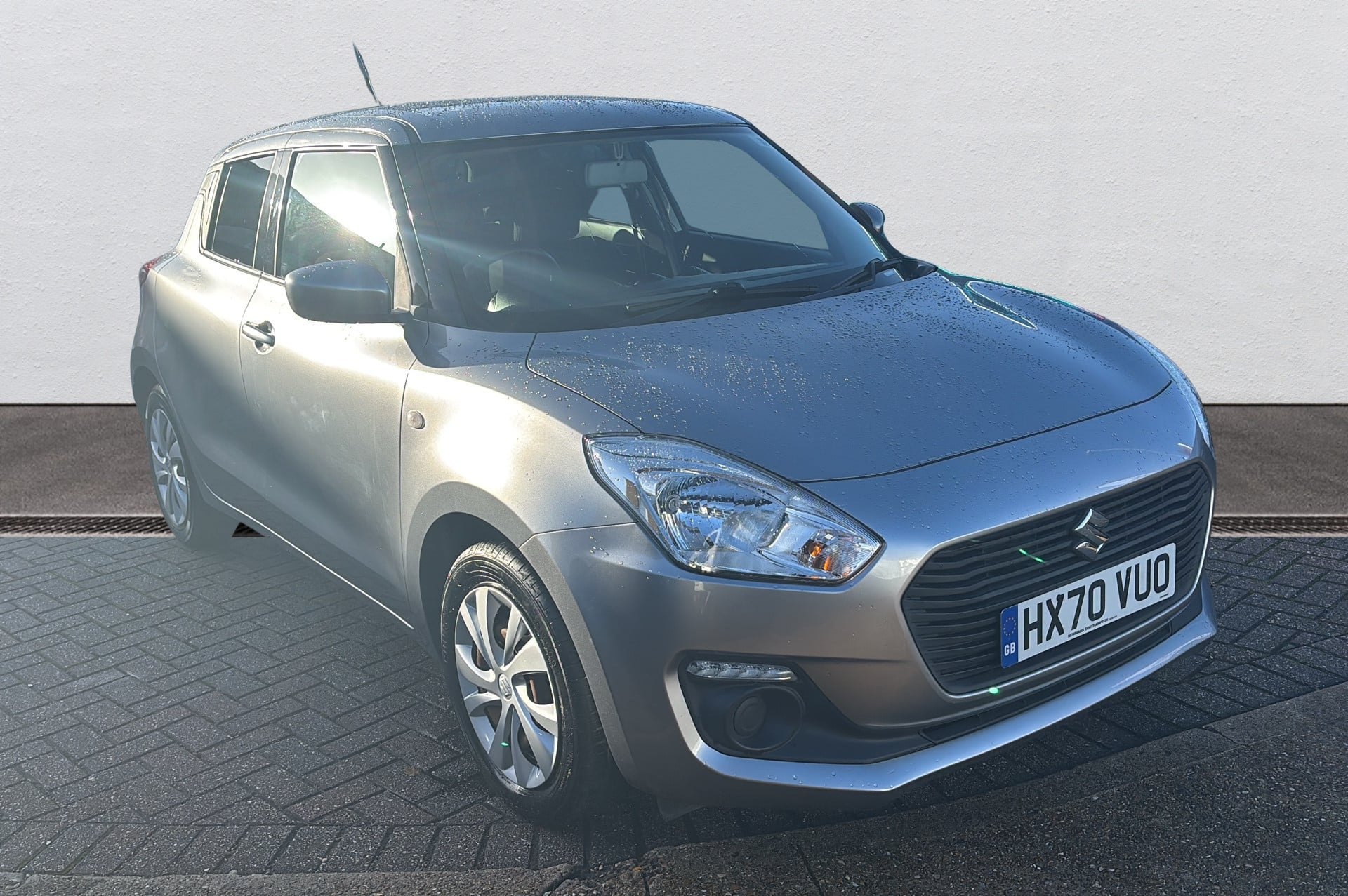 Main listing image - Suzuki Swift