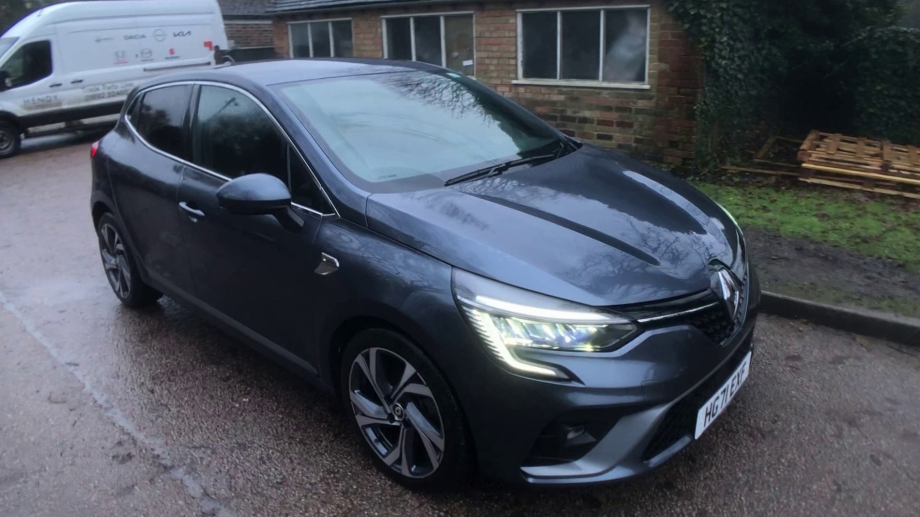 Main listing image - Renault Clio