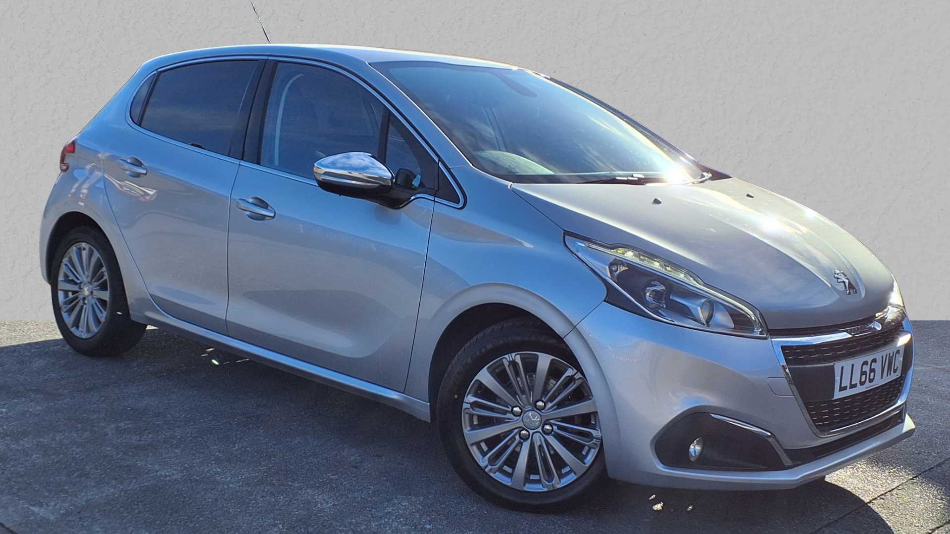 Main listing image - Peugeot 208