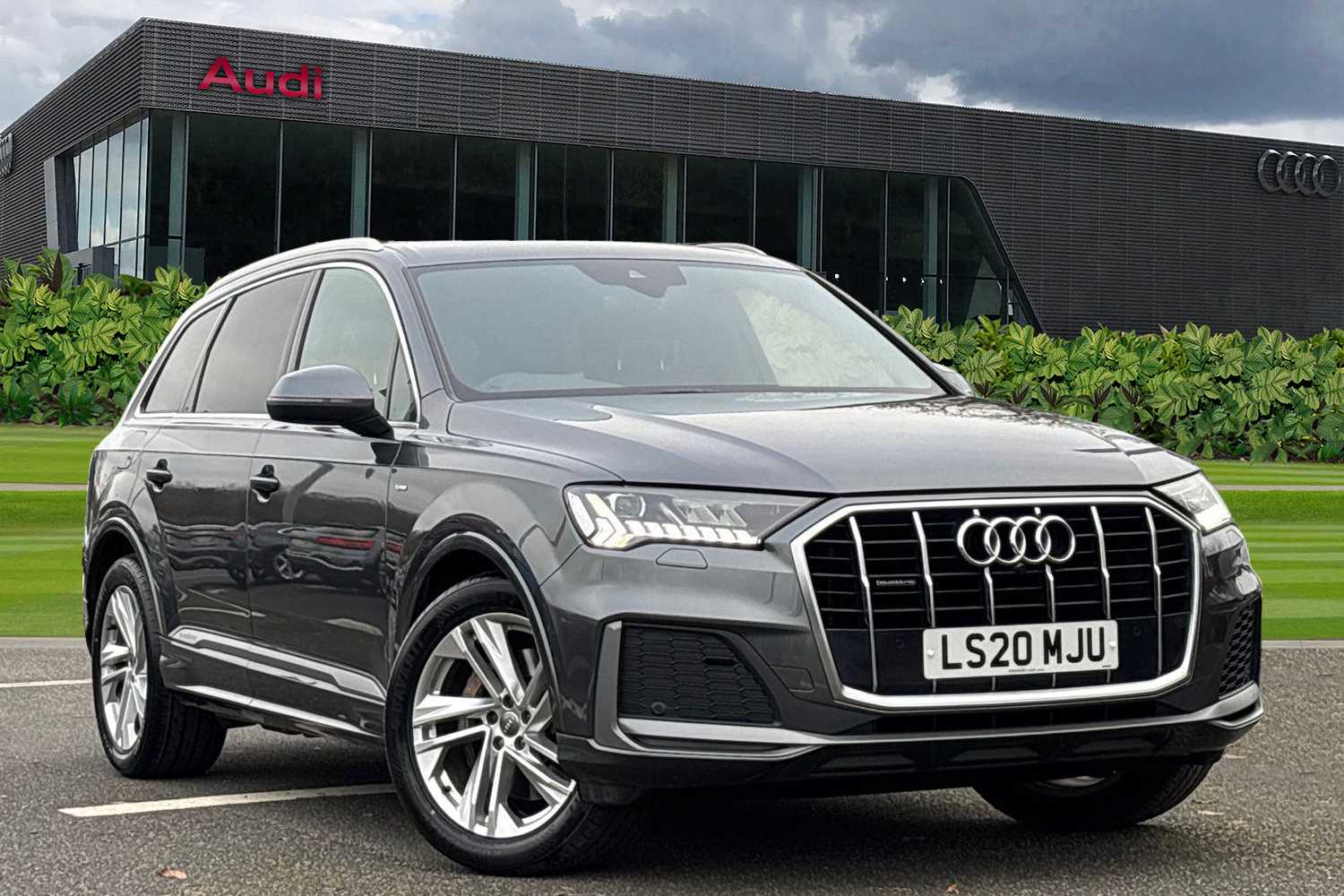 Main listing image - Audi Q7