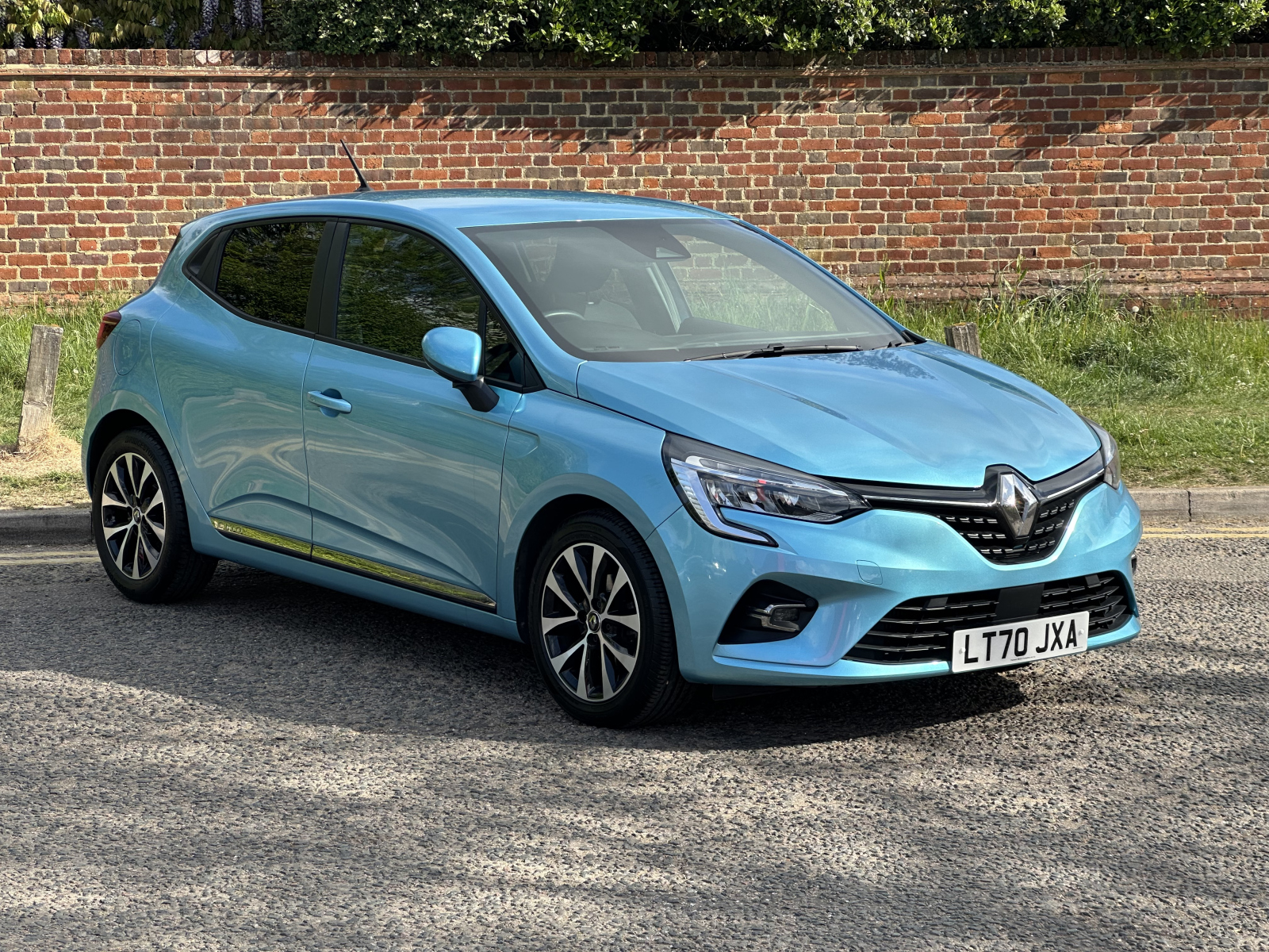 Main listing image - Renault Clio