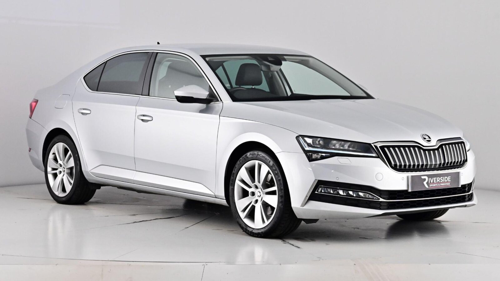 Main listing image - Skoda Superb