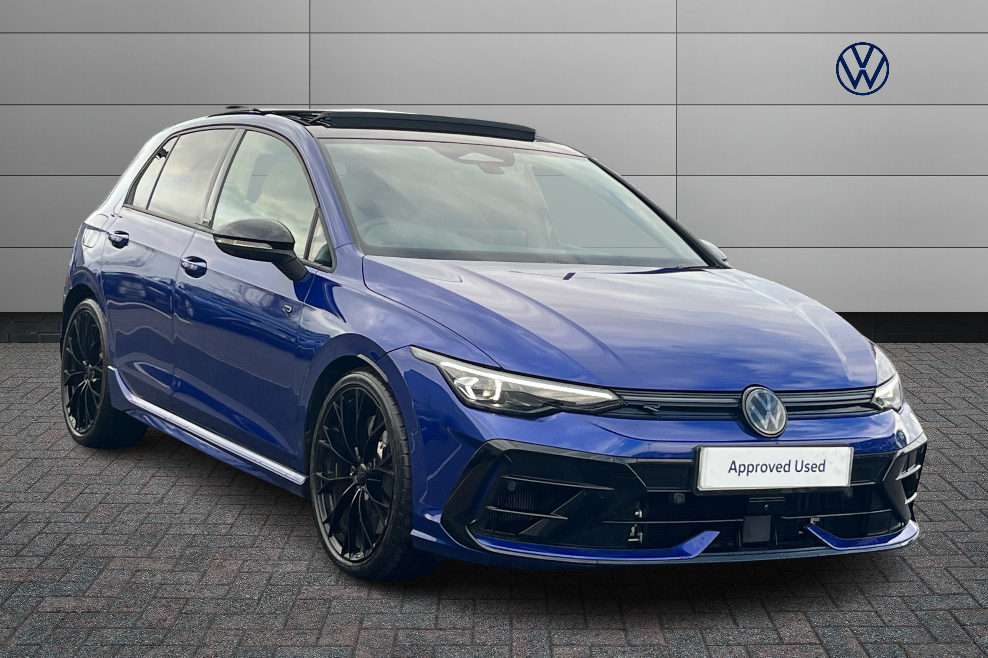 Main listing image - Volkswagen Golf R