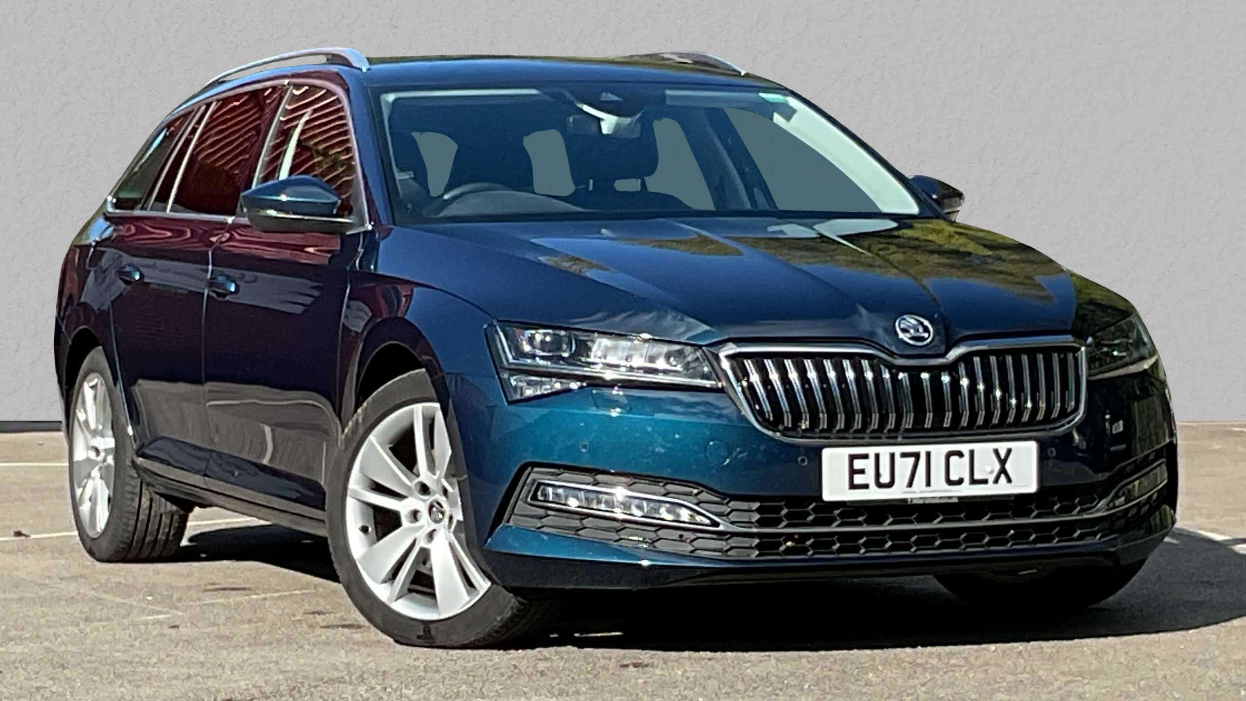 Main listing image - Skoda Superb Estate