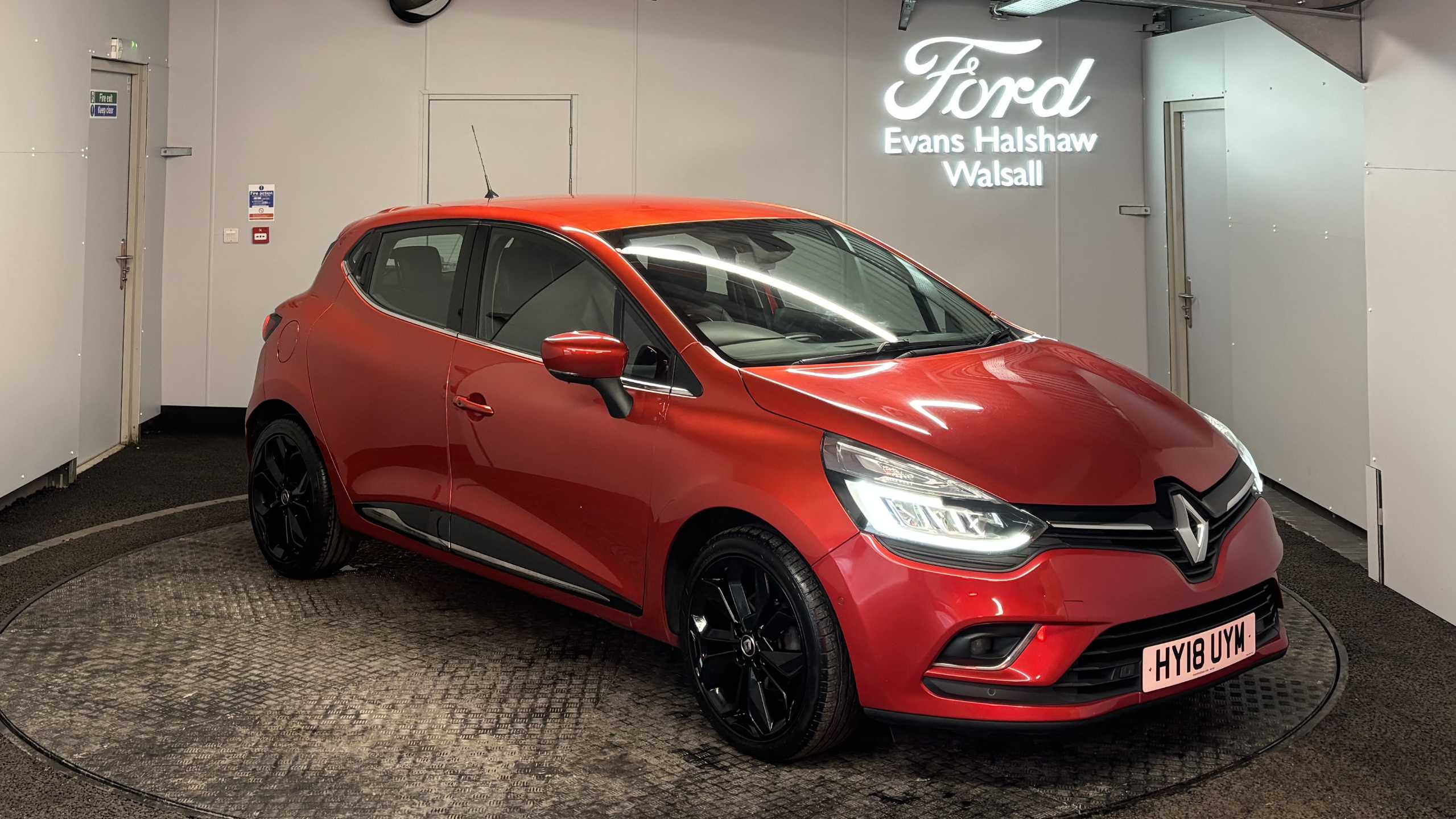 Main listing image - Renault Clio