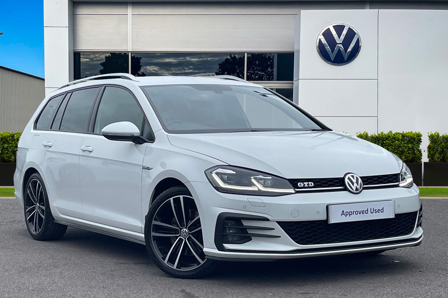 Main listing image - Volkswagen Golf Estate