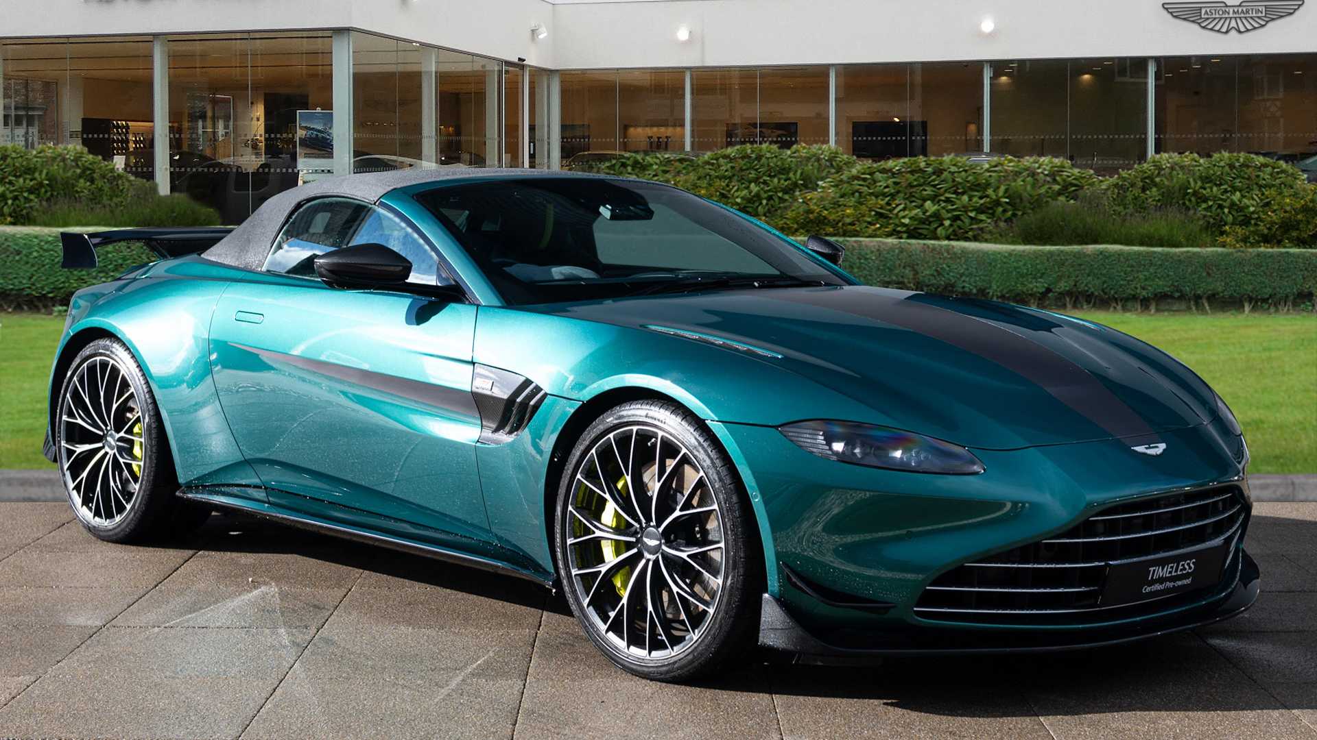 Main listing image - Aston Martin Vantage