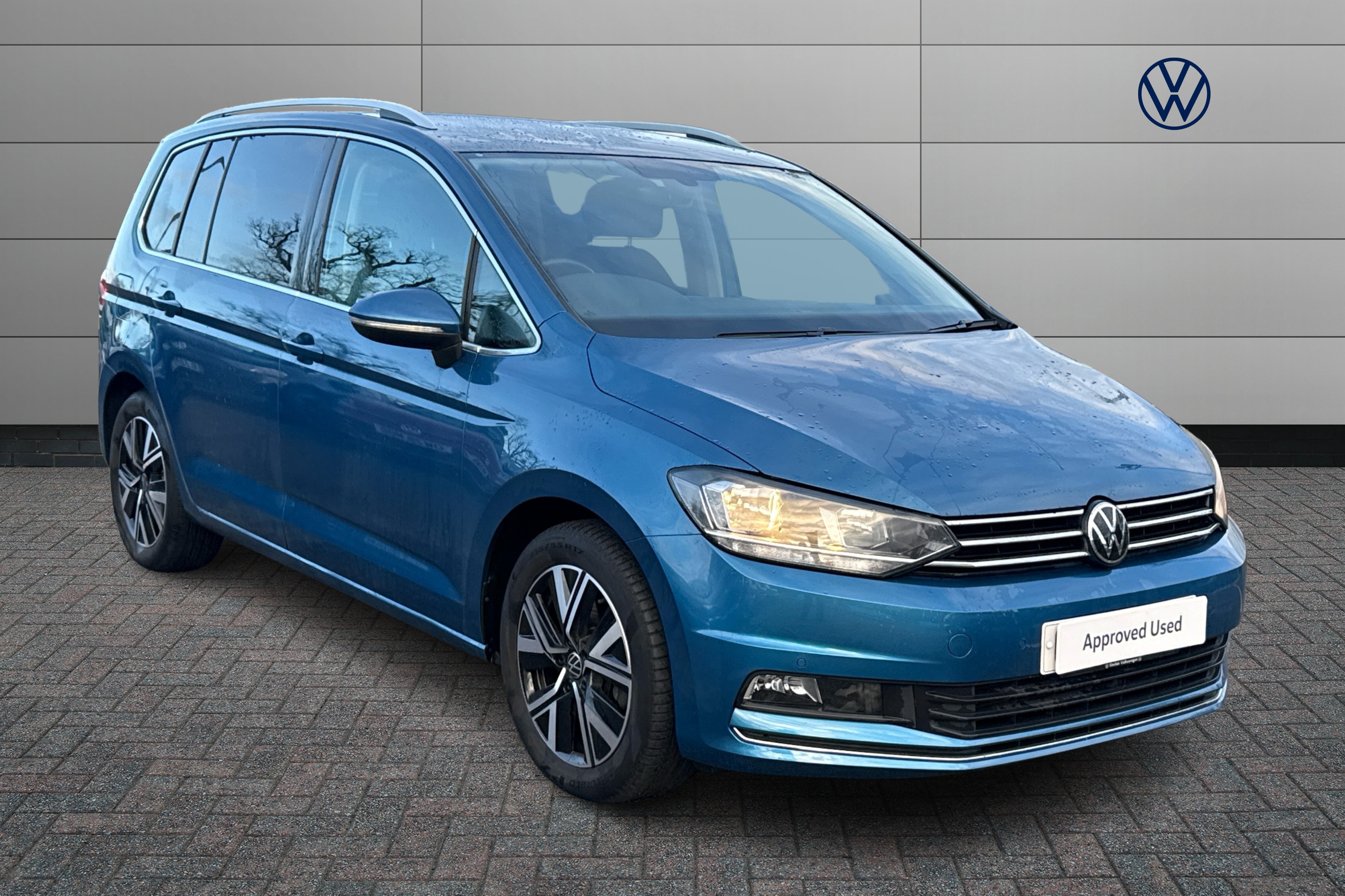 Main listing image - Volkswagen Touran