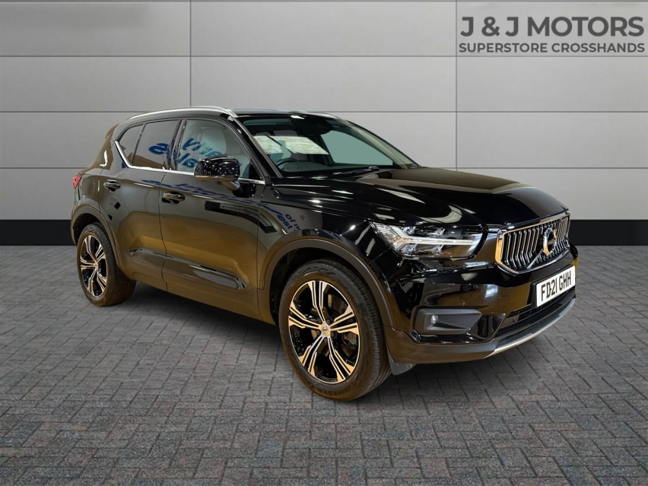 Main listing image - Volvo XC40 Recharge