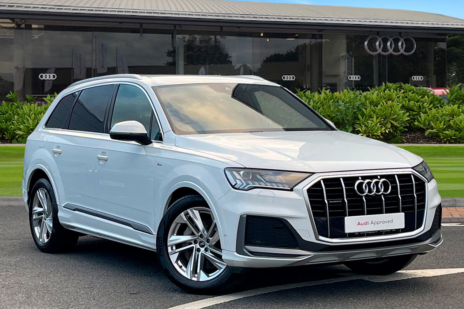 Main listing image - Audi Q7