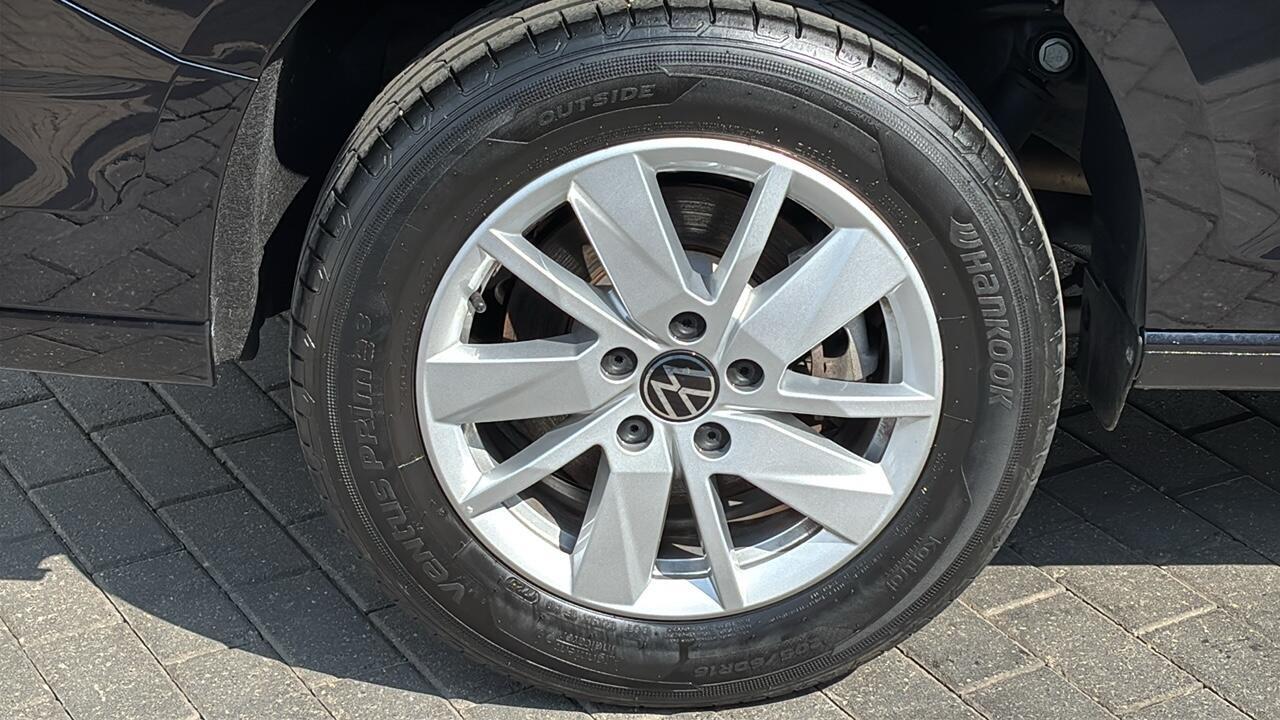 Main listing image - Volkswagen Caddy Maxi