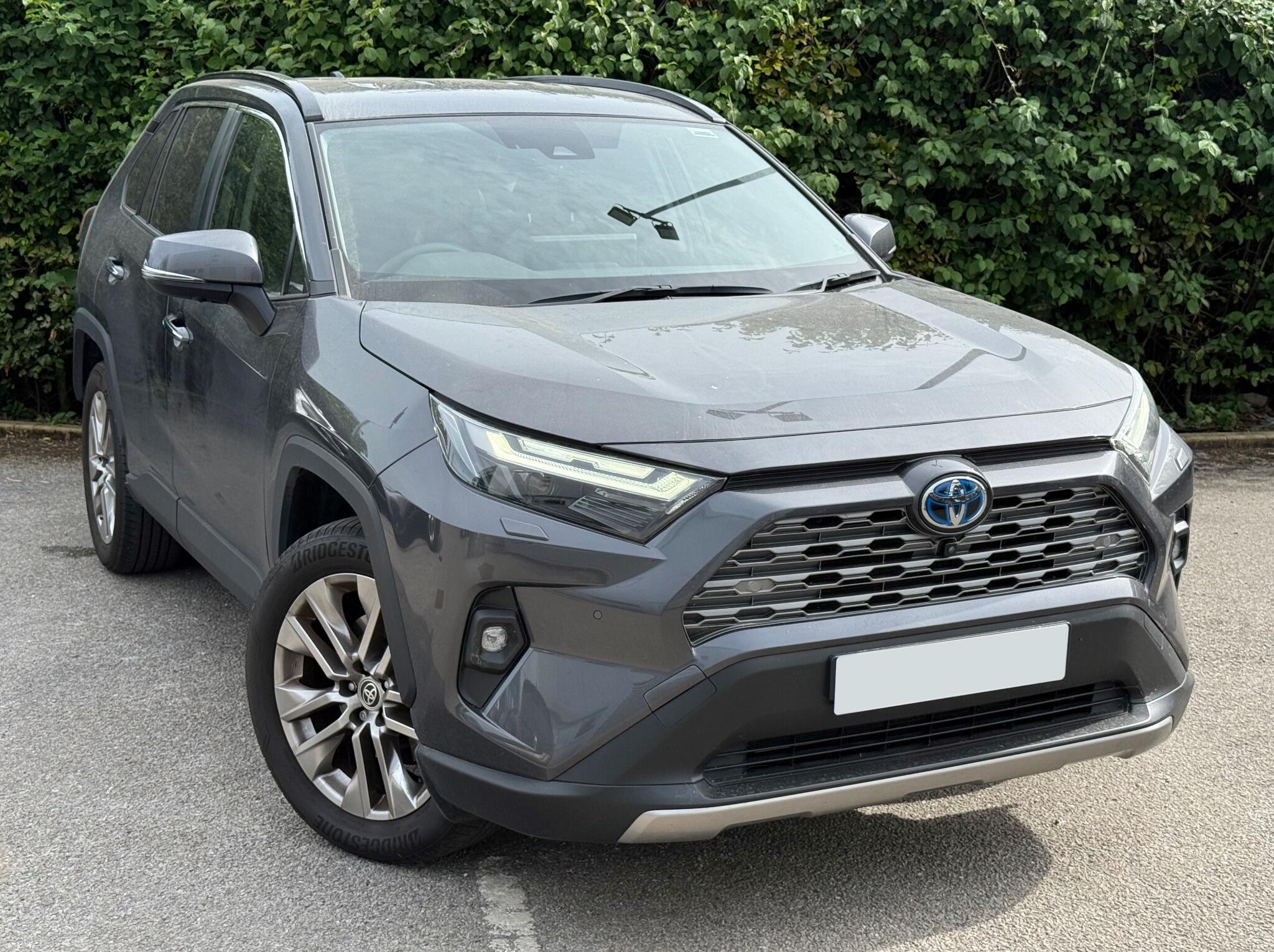 Main listing image - Toyota RAV4