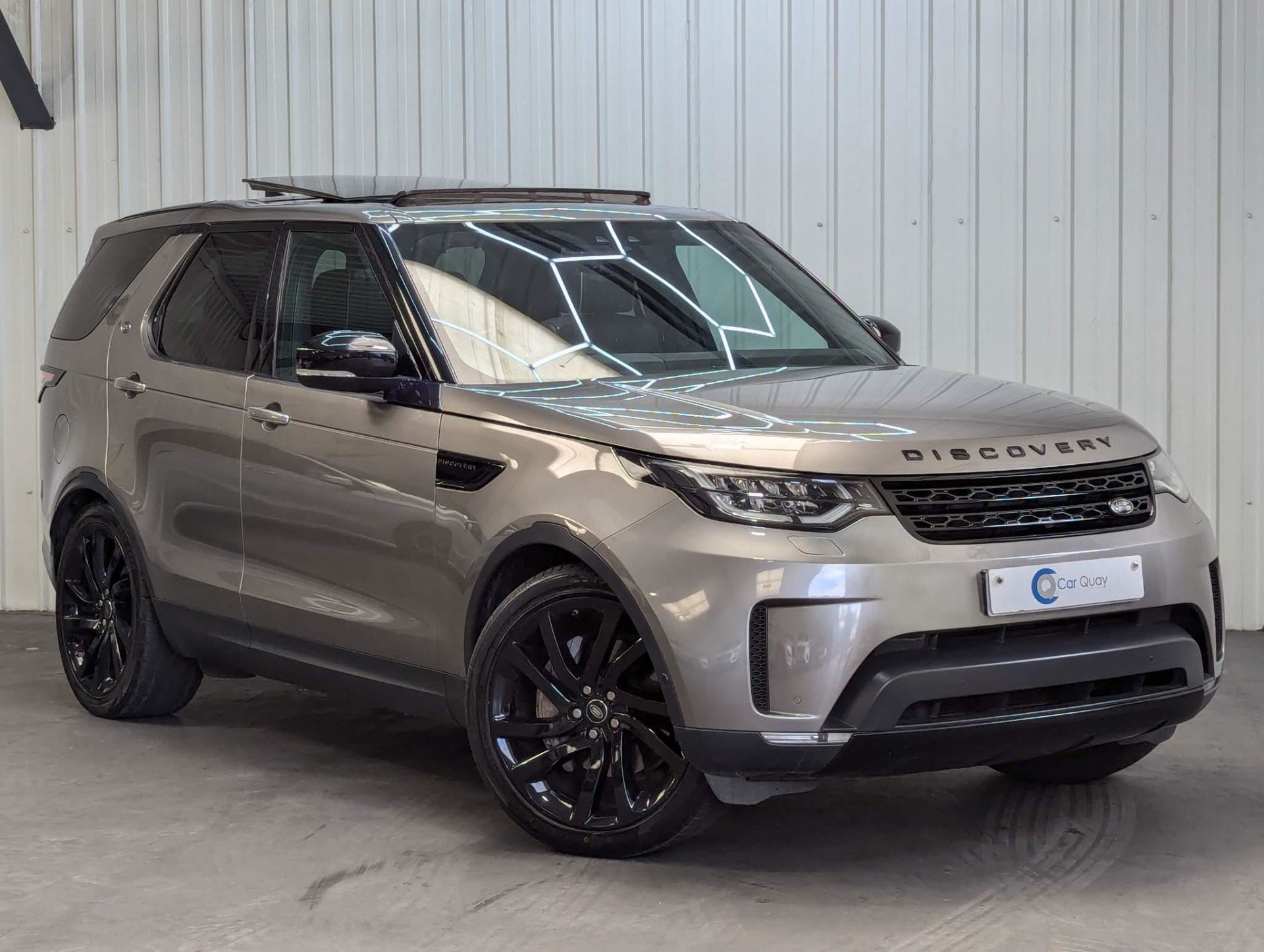 Main listing image - Land Rover Discovery