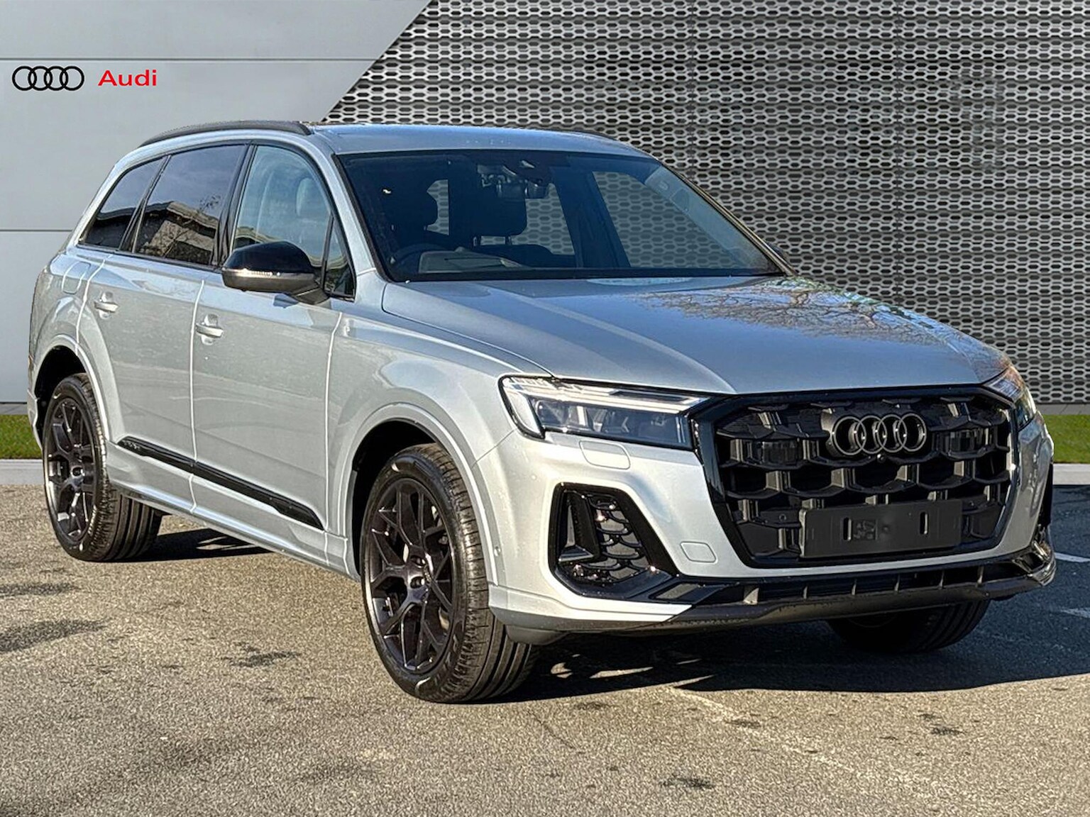 Main listing image - Audi Q7