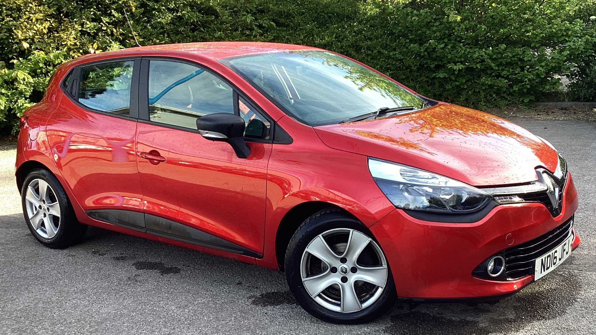 Main listing image - Renault Clio