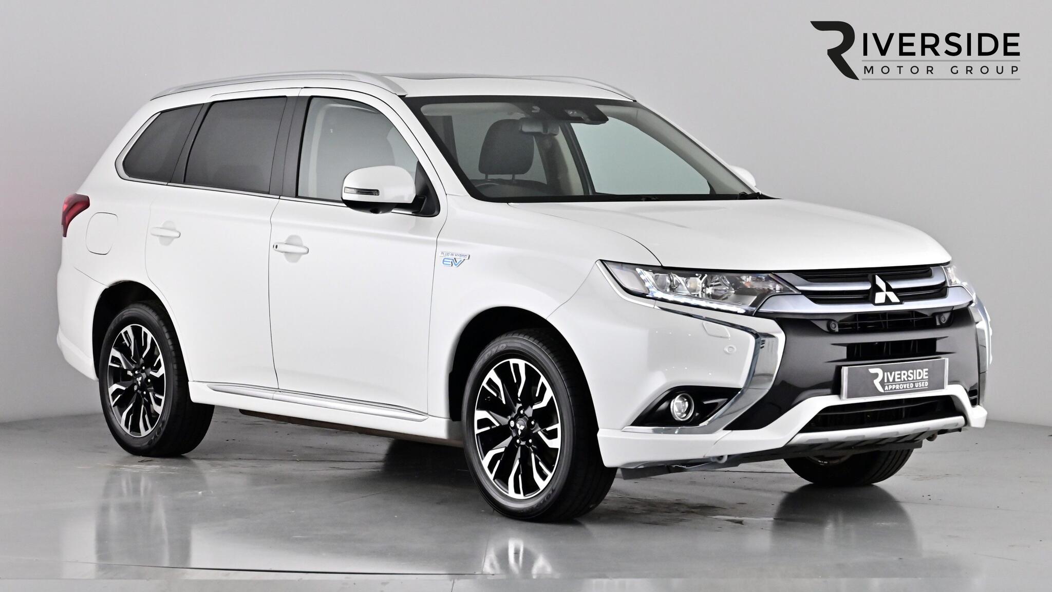 Main listing image - Mitsubishi Outlander
