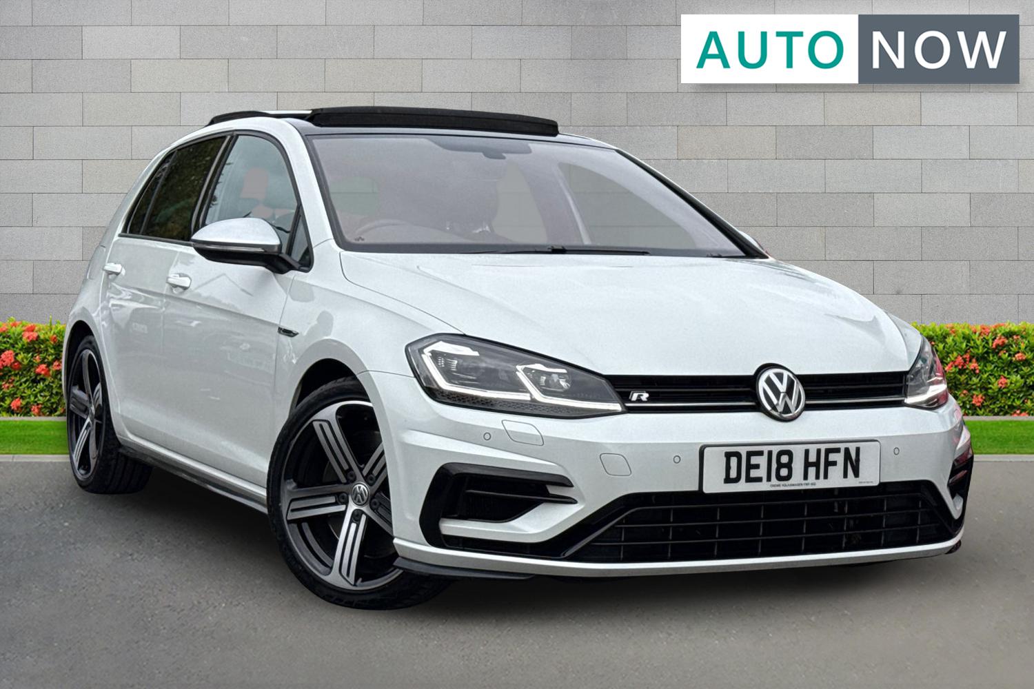 Main listing image - Volkswagen Golf