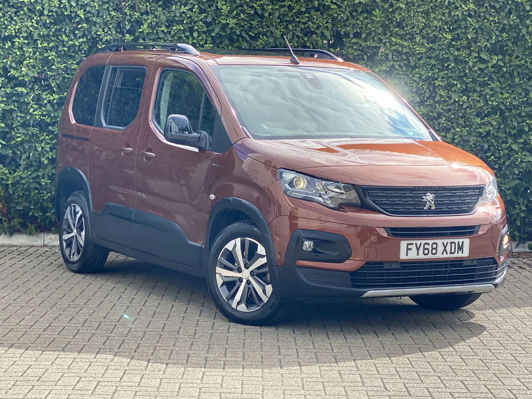 Main listing image - Peugeot Rifter