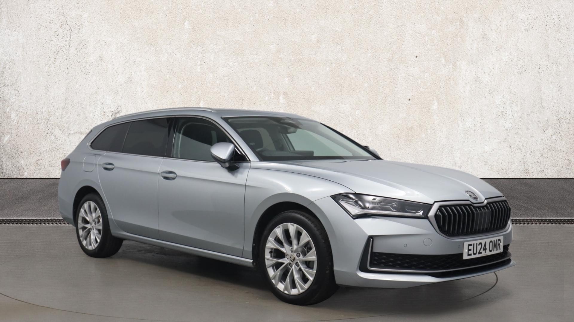 Main listing image - Skoda Superb Estate