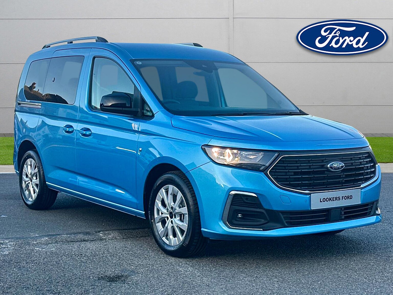 Main listing image - Ford Tourneo Connect