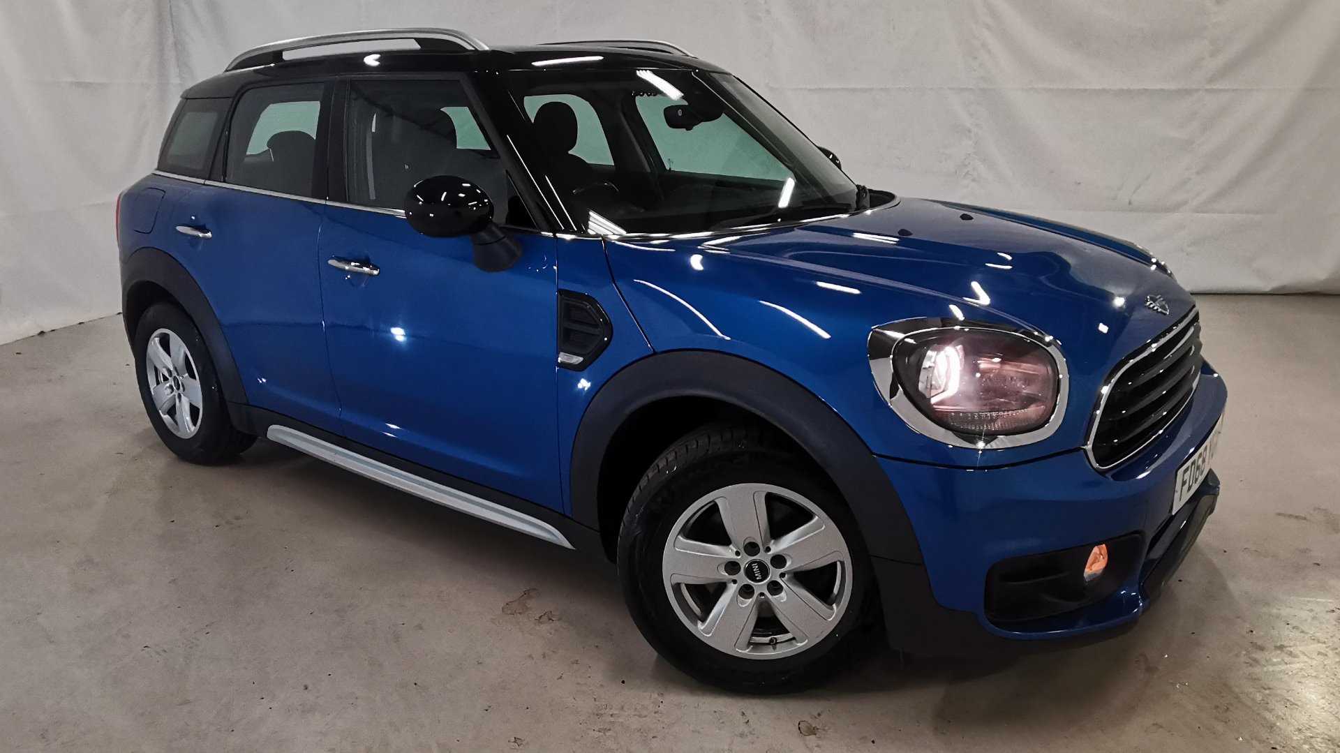 Main listing image - MINI Countryman