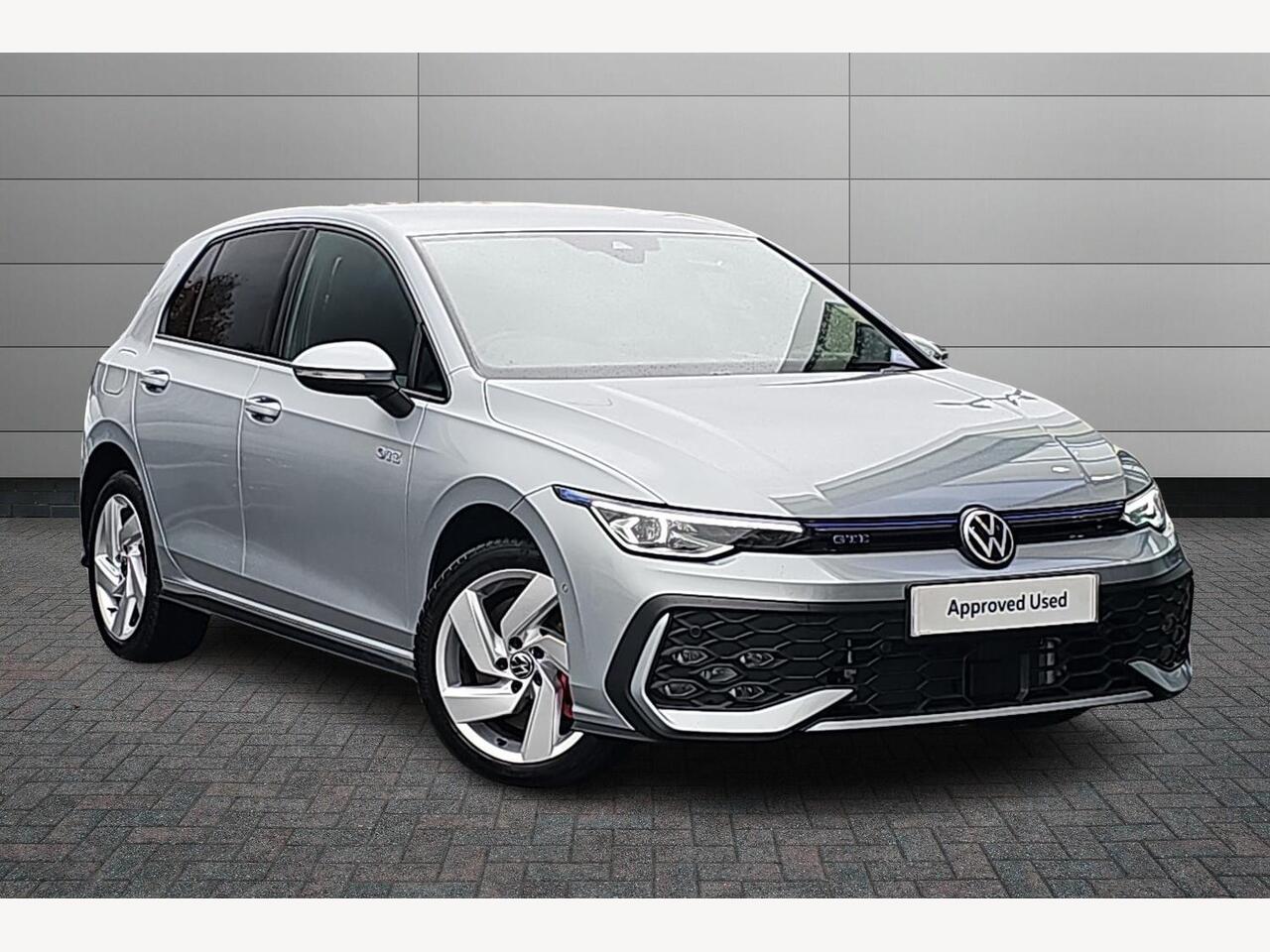 Main listing image - Volkswagen Golf GTE