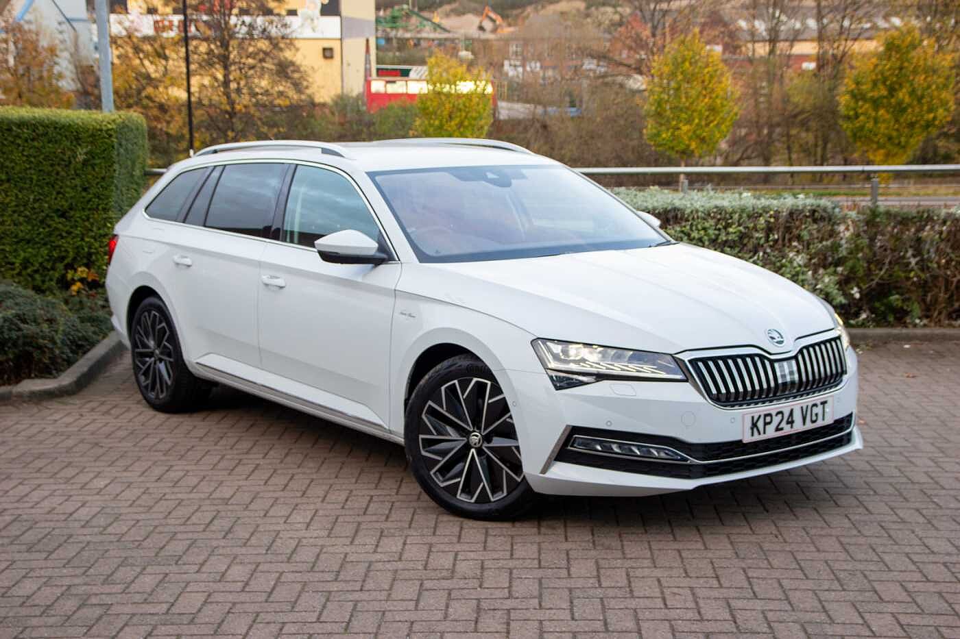 Main listing image - Skoda Superb Estate