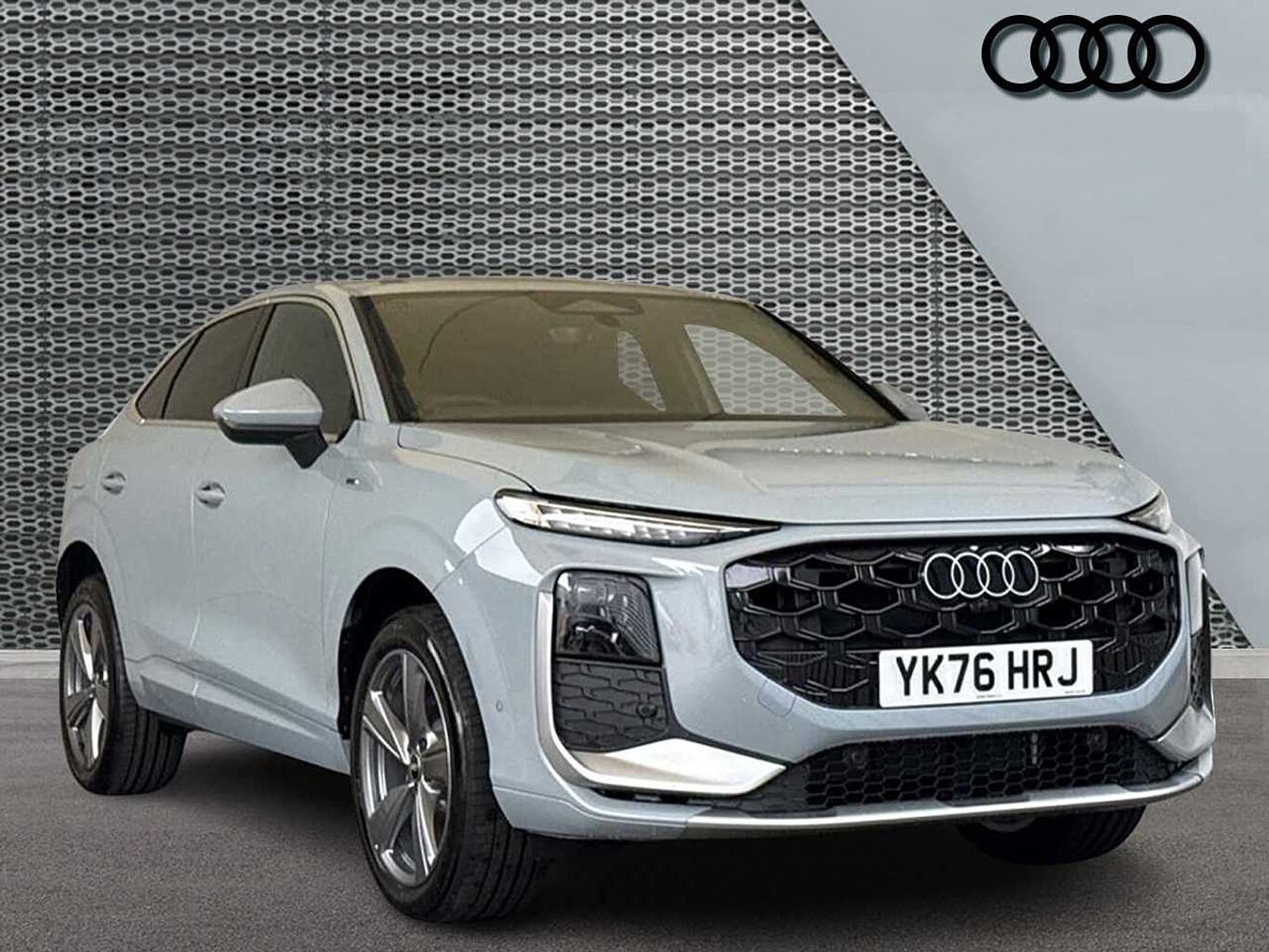Main listing image - Audi Q3