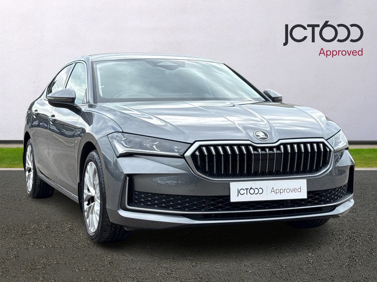 Main listing image - Skoda Superb