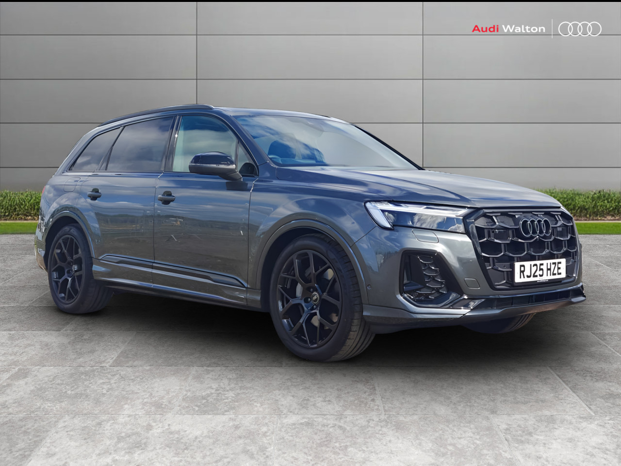 Main listing image - Audi Q7