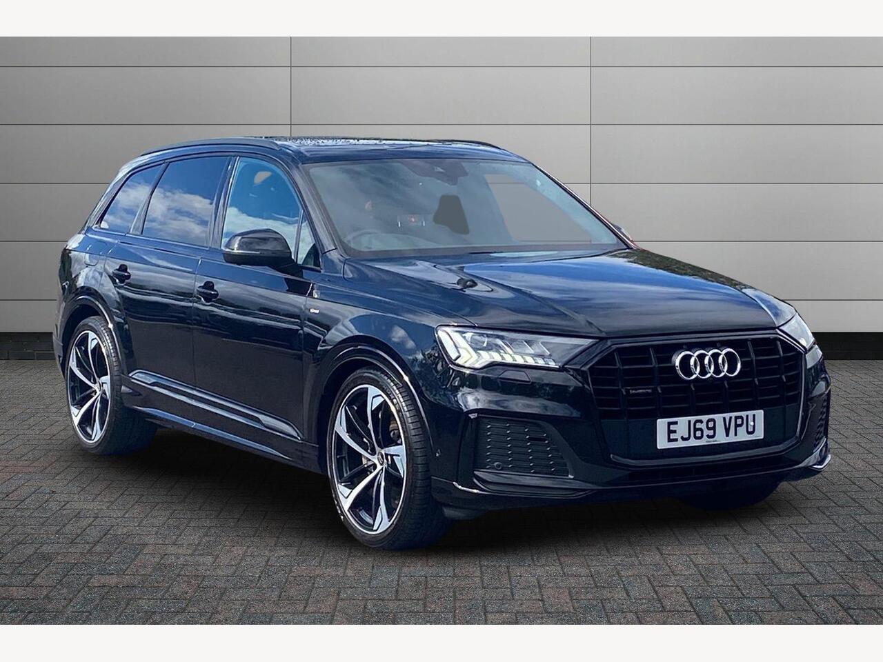 Main listing image - Audi Q7