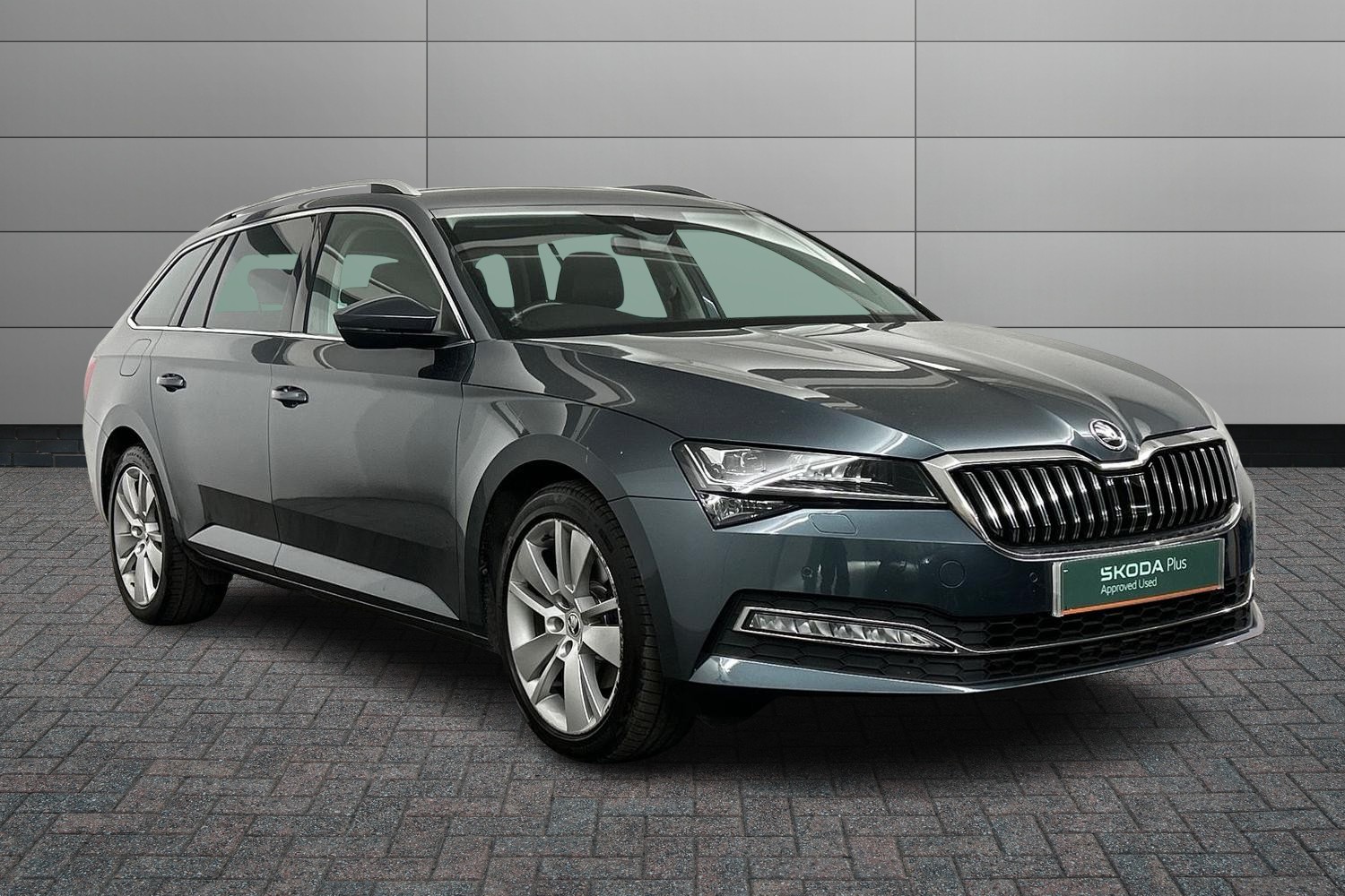 Main listing image - Skoda Superb Estate