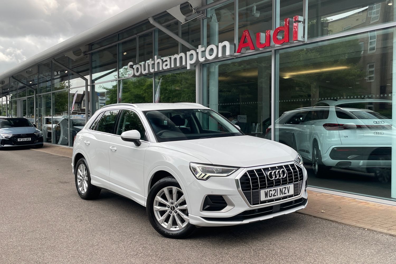 Main listing image - Audi Q3