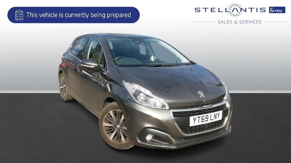 Main listing image - Peugeot 208