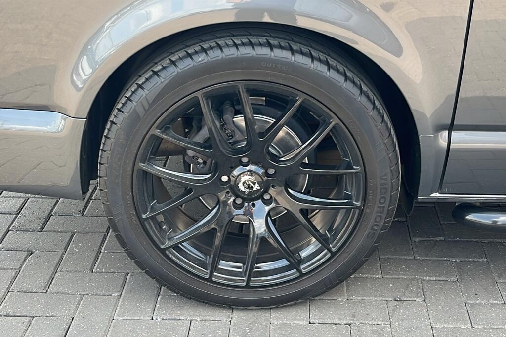 Main listing image - Volkswagen Transporter